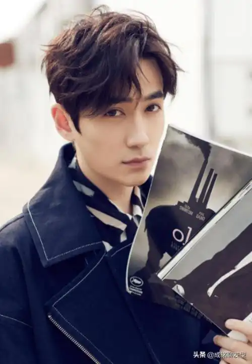 这样的长脸型留什么发型都好看.