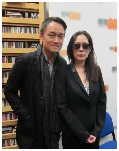 荒唐关淑怡未婚先孕沦落街头苦苦隐瞒12年生父竟是不丹活佛