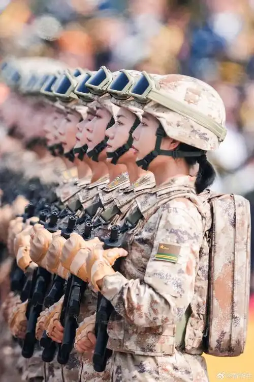 阅兵复制粘贴照来了