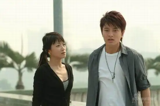 陈紫函,贾乃亮剧照吕一剧照新浪娱乐讯《雪在烧》这个名字初看会让人