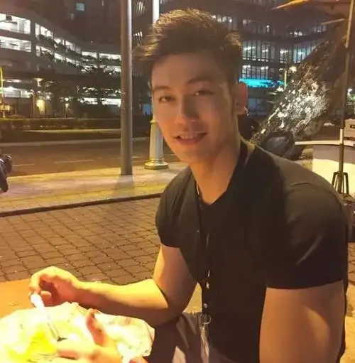 刷屏!史上最帅和尚火了!他到底是谁?新加坡10个最帅的男人表示不服