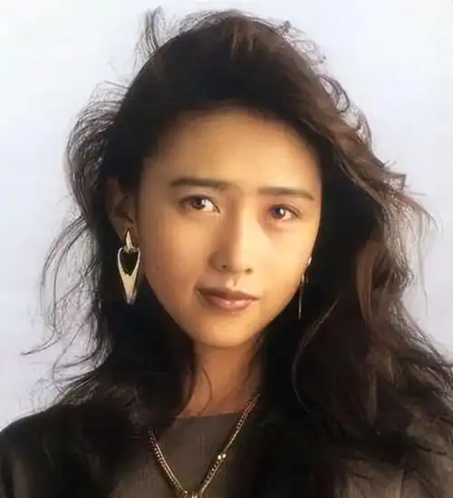 木村拓哉为52岁老婆庆生晒玫瑰花照片示爱工藤静香眼泛泪光