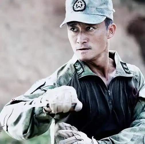 军人_何晨光_训练