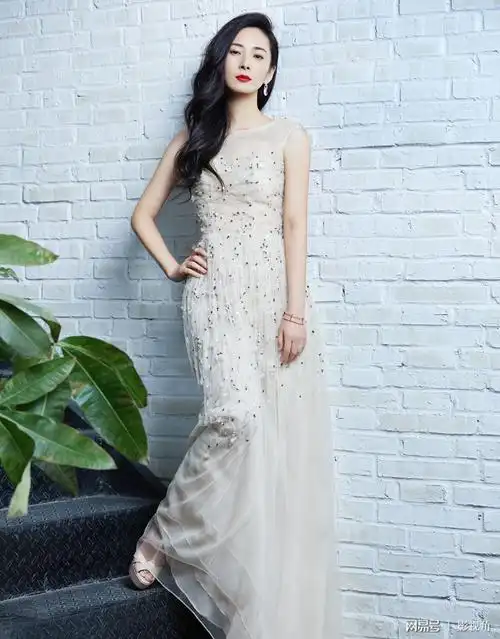 《启航》主演徐筠曝光最新写真 戏内戏外尽显优雅风采