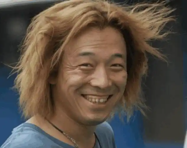 周润发,那个年代的发哥气场无比强大,而发哥的微笑更是迷人,当年这