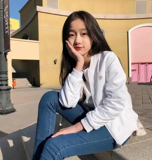 赵薇女儿整容式长大12岁就有大长腿继承妈妈优良基因