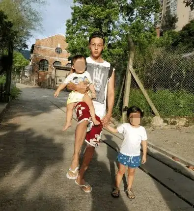 陈伟霆新戏杀青晒游泳照  网友的注意力却在第3张