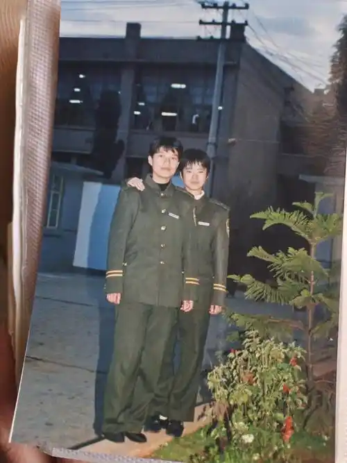 致敬警察节他们的第一张警服照