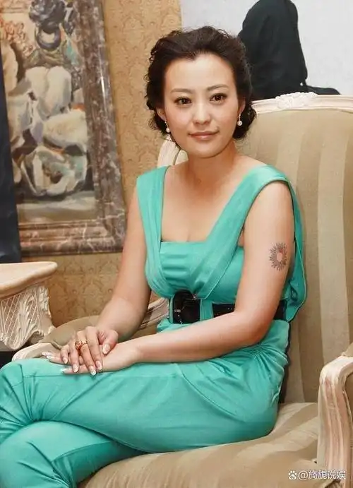 郝蕾的痛:两婚两离,独自带双胞胎儿子生活,43岁才跟父亲和解