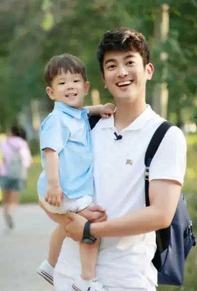 大眼萌爸杜江童年照曝光简直帅得飞起,完全就是偶像剧男主角!