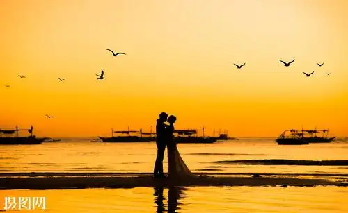 那天是谁依偎了我的臂膀作者:黄金鑫朗诵:一觉如故编辑制作:诗雅