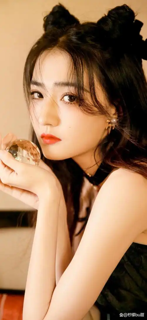 徐璐,中国大陆女演员,出生于1994年.