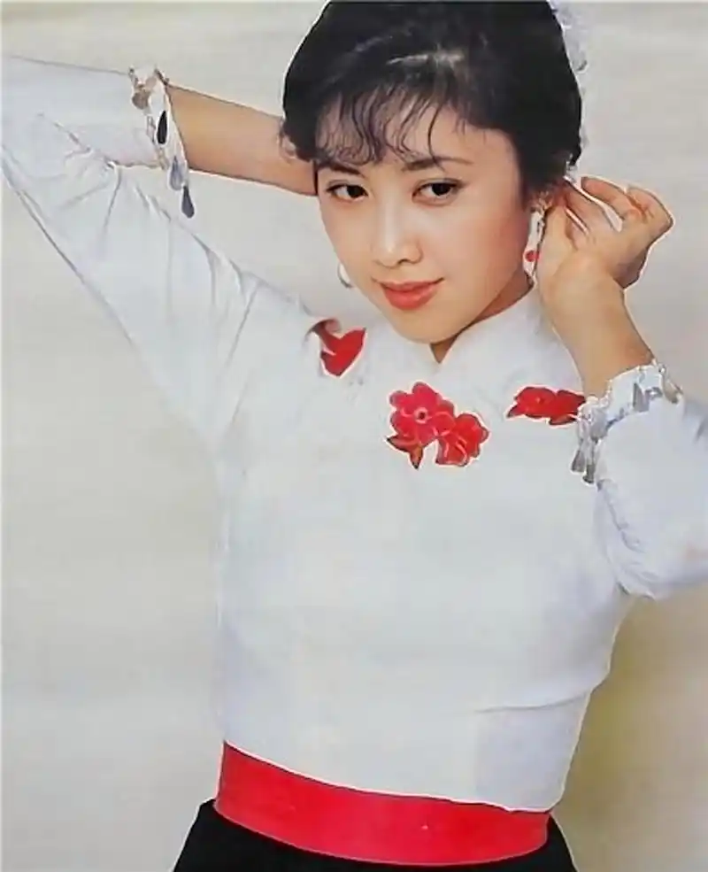 女儿国国王朱琳年轻时的照片