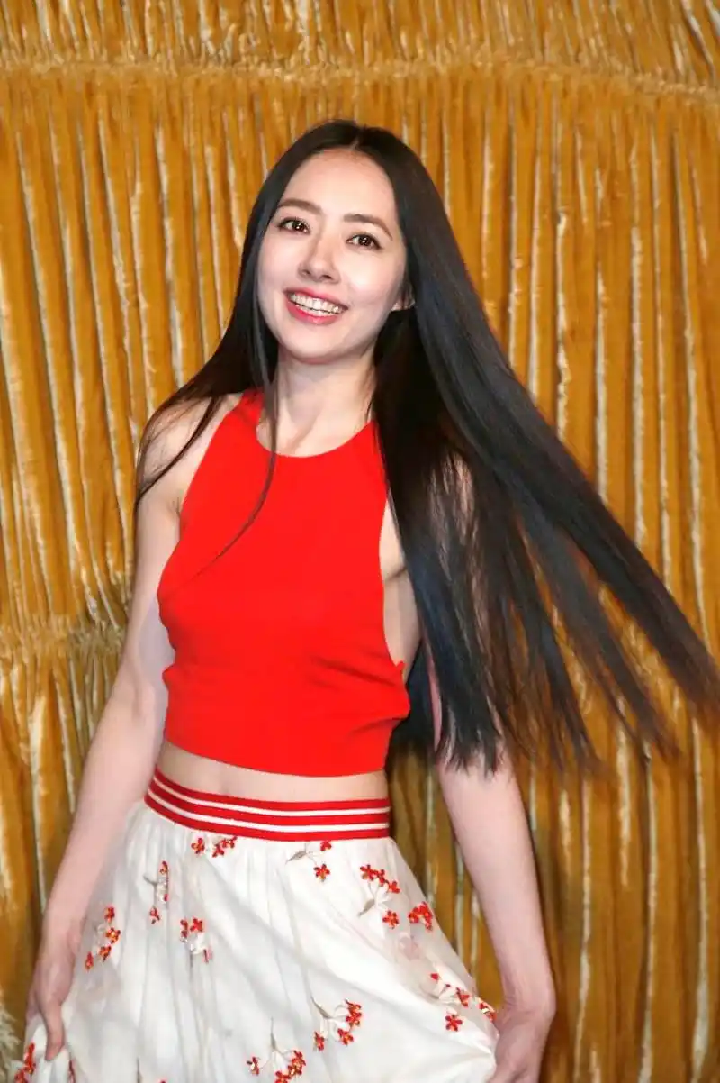 4月13日,向佐在节目中提及郭碧婷时,情难自禁地落下泪来.