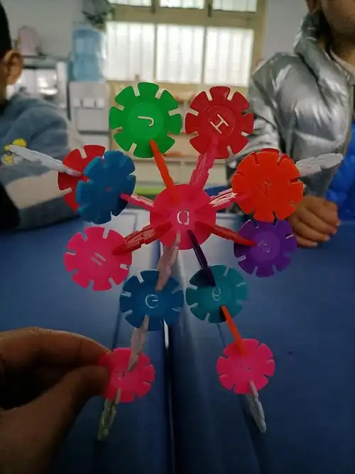 东六幼儿园桌面玩具雪花片