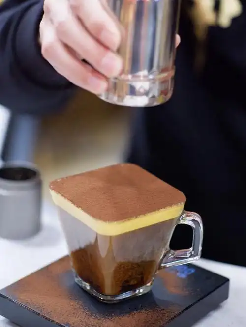 泰国街头的鸡蛋咖啡