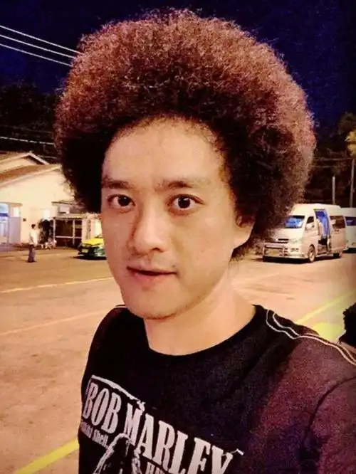 赵英俊治病两年未婚妻不离不弃,他离世时女方紧紧抱着遗体不放