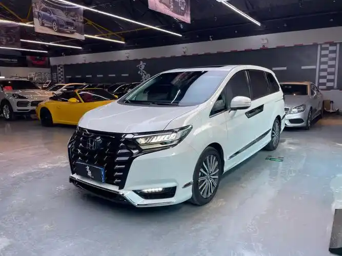 本田艾力绅20lehev豪华版