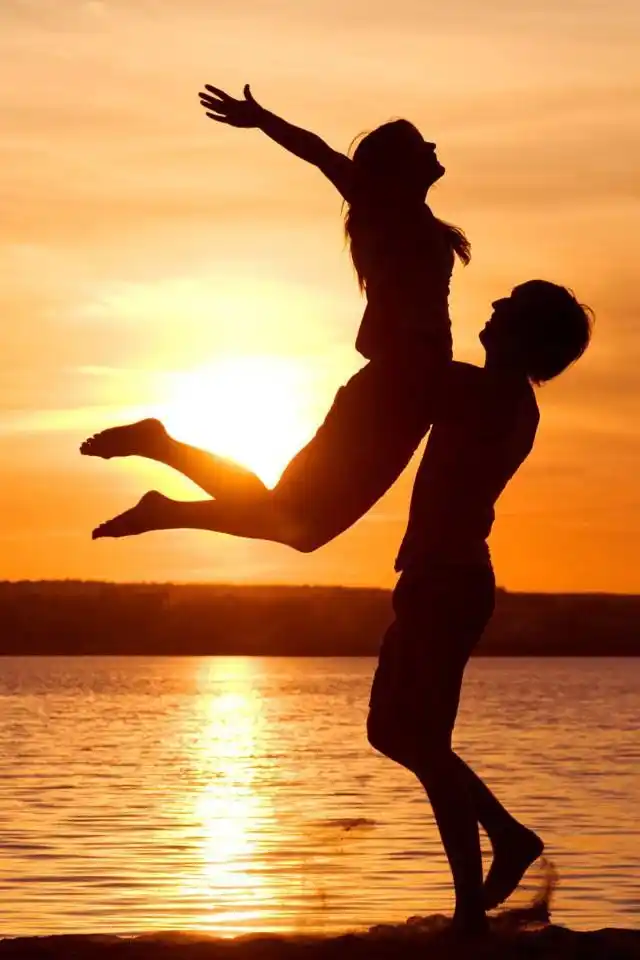 情侣温馨浪漫的时刻手机壁纸,爱情,爱情,唯美,情侣,手机壁纸,640×960