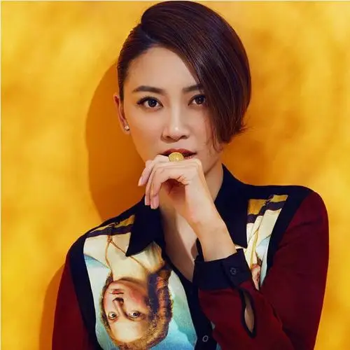 辣妈应采儿百变发型图片 女人味中带着可爱