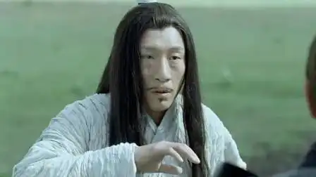 看孙红雷饰演的孙膑怎么躲过箭阵,最后拿箭去换粮食