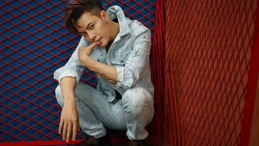 陈伟霆明星风尚壁纸1