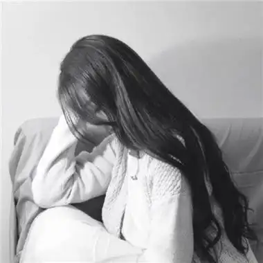 女生头像冷酷忧伤黑白头像精选有一种人能爱我刻骨铭心
