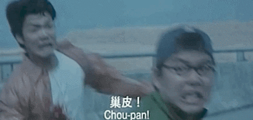 电影里为了一个义字从台湾赶回来的山鸡,在百人追杀中后被乱刀砍死的