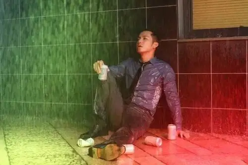 茫茫大雨中最是深情时