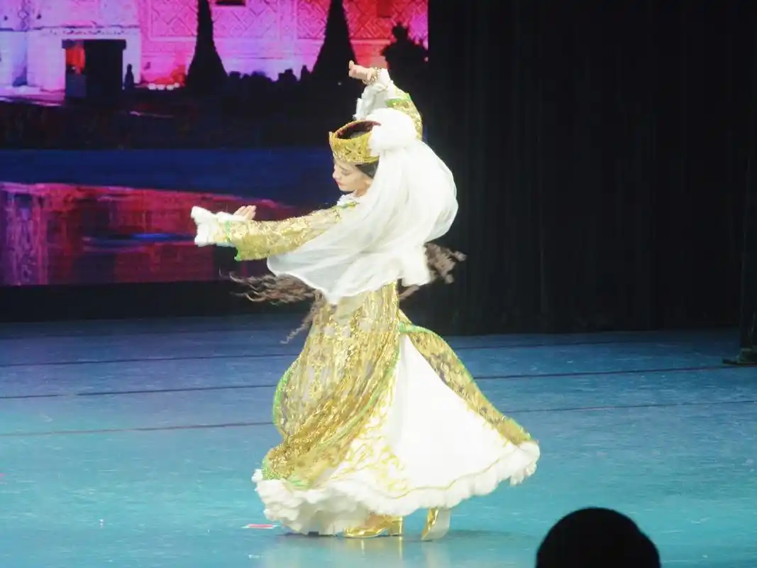 乌兹别克斯坦tumor歌舞团在舞蹈节惊艳亮相! - 中国日报网