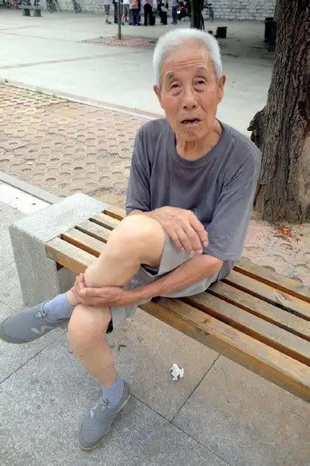 夕阳老头恋老赤兔囹a( c