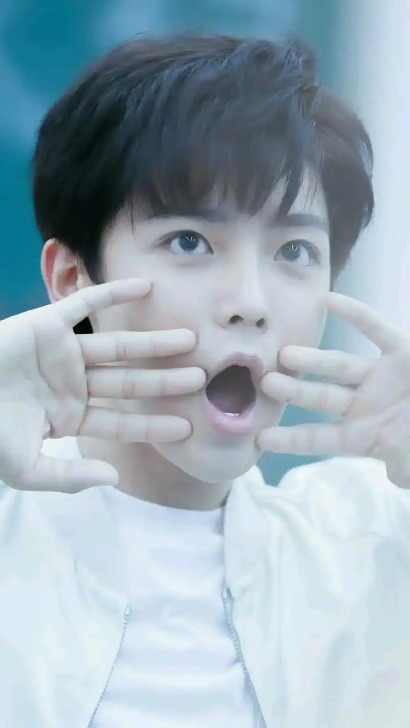 侯明昊 #护心 #小奶龙 翻到一些老照片,以前真的好奶啊! - 抖音