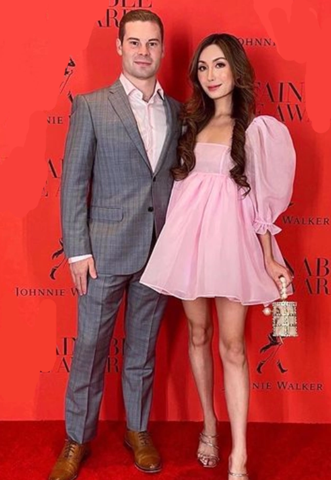 赌王外孙女官宣结婚!外籍未婚夫身材壮硕,求婚地奢华浪漫像皇宫