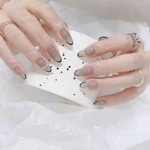 适合冬天做的椭圆型美甲太显手长了