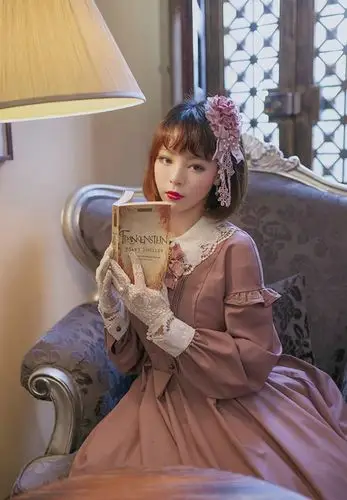 短发萌系萝莉美少女洛丽塔风格写真