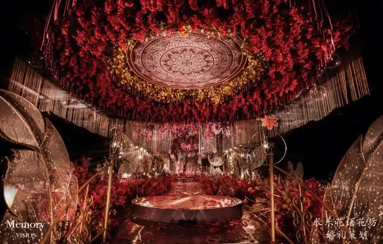 长乐国惠3楼国宴厅红色系婚礼布置