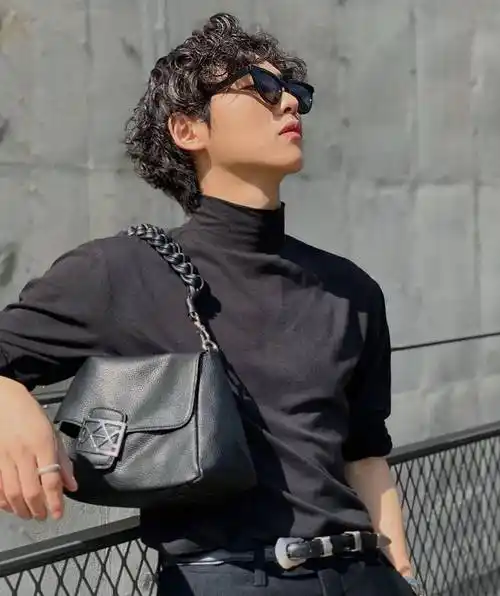 卷卷卷发男_乌兰察布_内蒙古自治区_匈奴