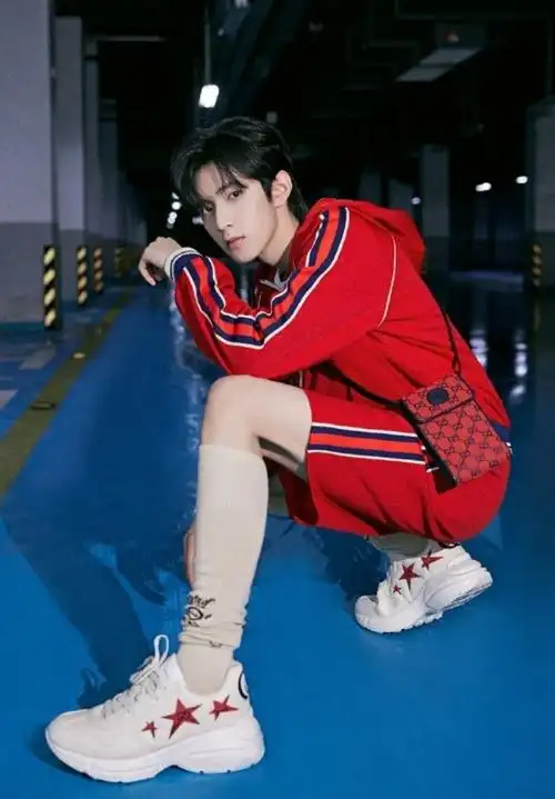 刘耀文因腿太长进化成刘耀齐