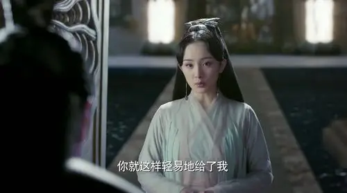 三生三世夜华耍流氓,一回合就把白浅的衣服变走了,霸道的爱