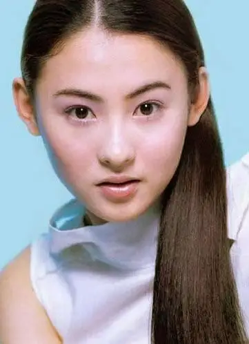 明星素颜证件照,张柏芝清秀,周迅皮肤好,上帝吻了杨幂的脸