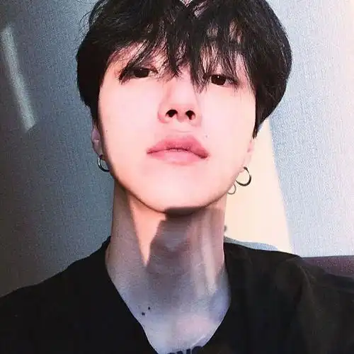 帅气冷酷的男生真人头像 我不入红尘此生不驯