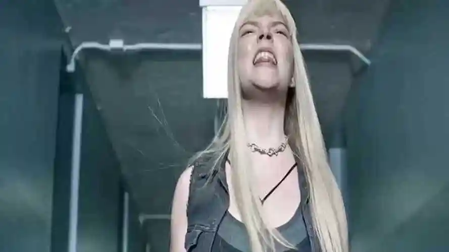 超a秘客穿黑丝手拿光剑大战恶魔熊x战警新变种人