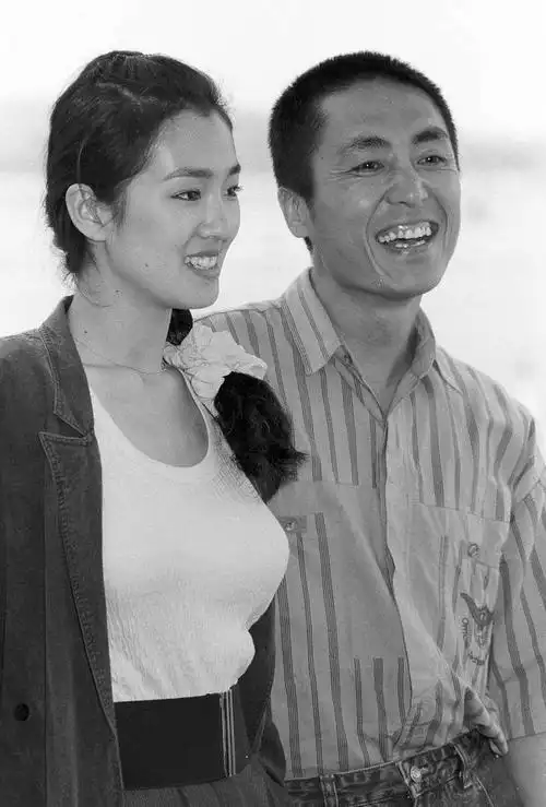 巩俐与张艺谋合影老照片