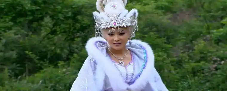 《封神英雄榜》中,九尾狐妖胡仙儿看中苏妲己的美貌,将自己变成苏妲己