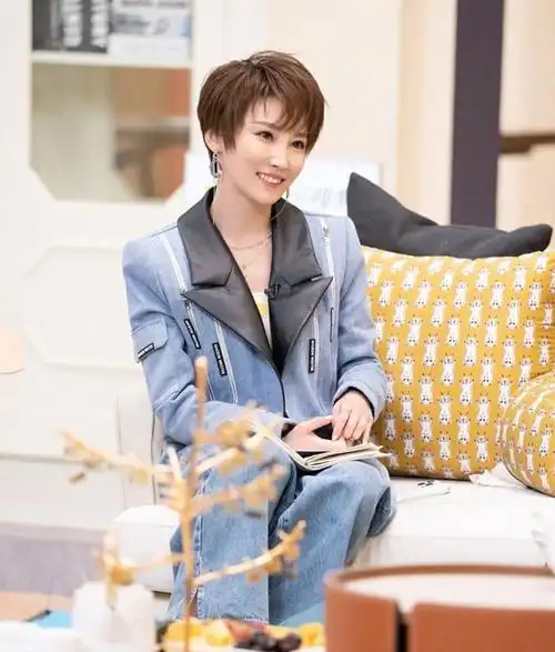 吴京妻子谢楠:嫁偶像,挺着孕肚办婚礼,4年生两子,成人生赢家