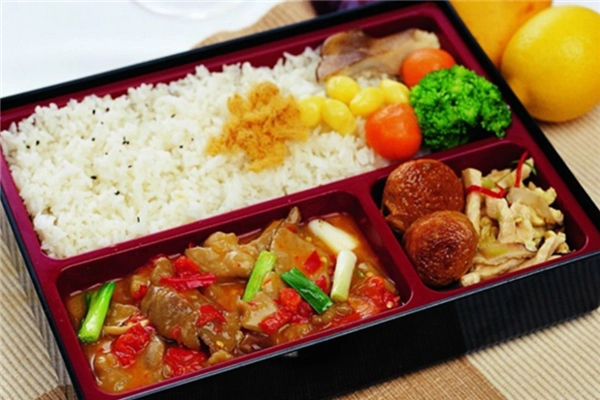 大锅菜 快餐超市"三合一复合式运营打破了传统快餐菜品模式单一的局面