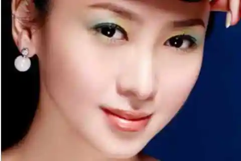 在面相中,如果一个女人的嘴巴是比较小的话,她们的性格是比较要强的