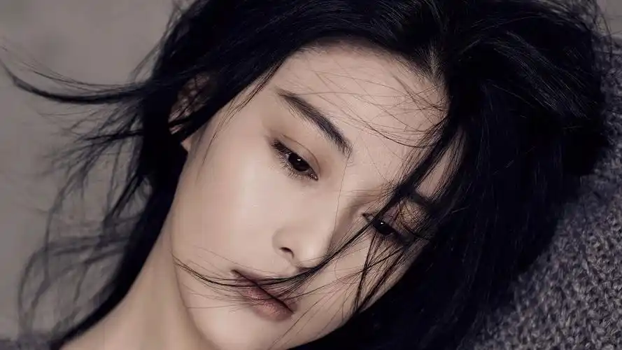 电脑壁纸 明星壁纸 大陆明星 张馨予性感美艳写真