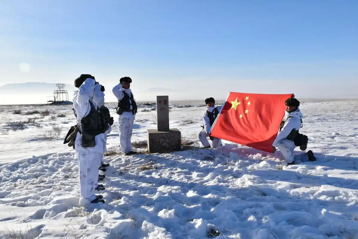 一大清早,根据执勤计划安排,新疆军区某边防团丘尔丘特边防连执勤官兵
