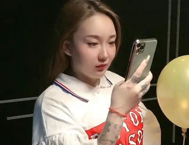 二驴调侃女网红刘大美人,怂恿自己父亲去和对方相亲,粉丝:人才